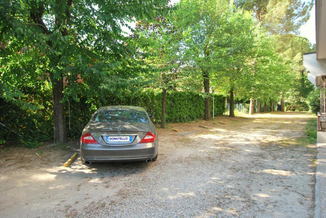 Lignano With Pool Appartement Lignano Sabbiadoro Buitenkant foto