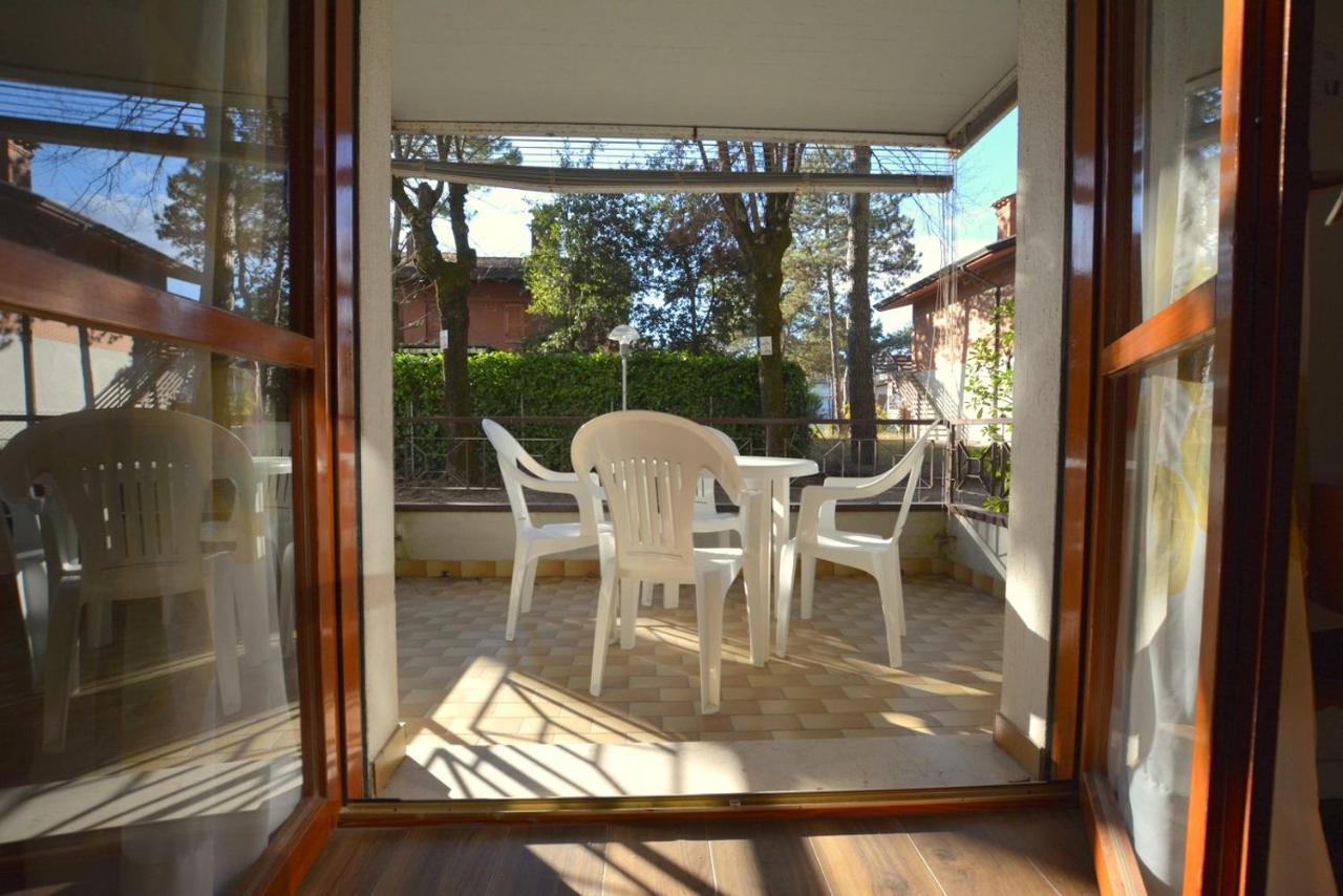 Lignano With Pool Appartement Lignano Sabbiadoro Buitenkant foto